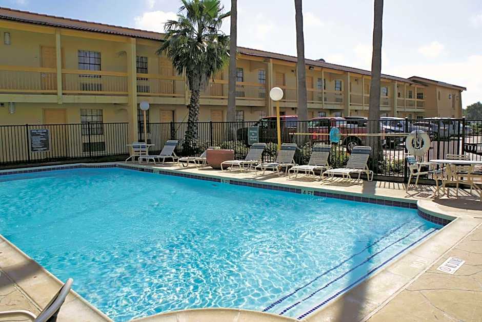 La Quinta Inn & Suites by Wyndham Clute Lake Jackson