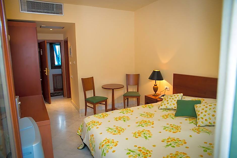 Maritsas Hotel & Suites