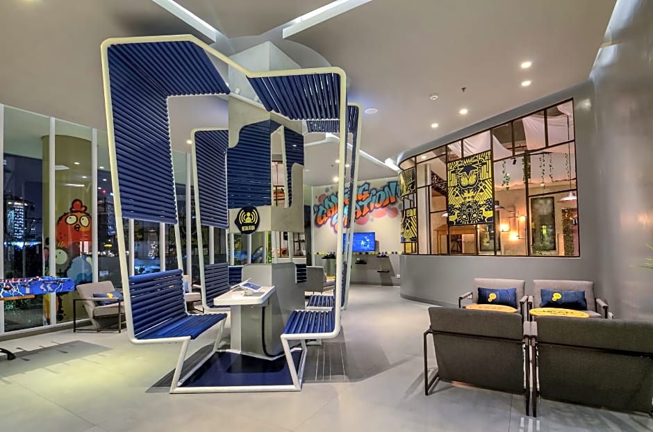 Yello Hotel Jemursari