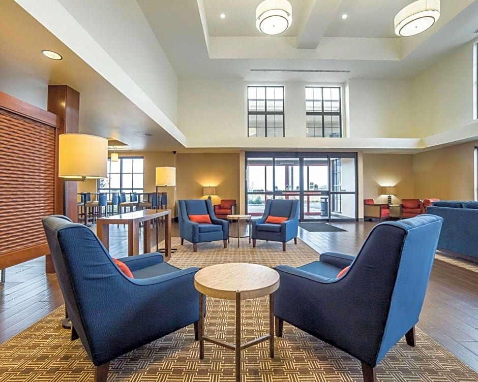 Comfort Suites Airport-University