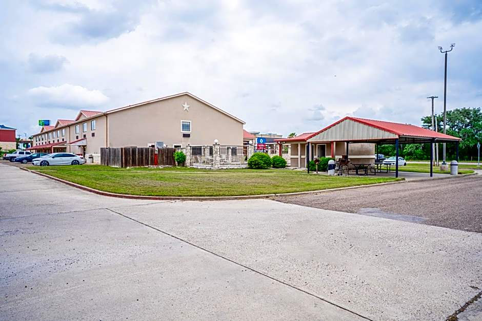 Texan Inn By OYO Beeville US-181