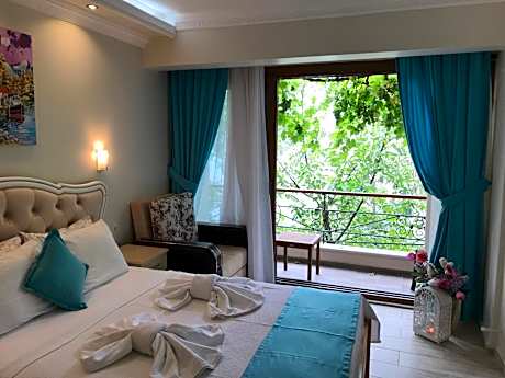 Double Room with Balcony and Sea View