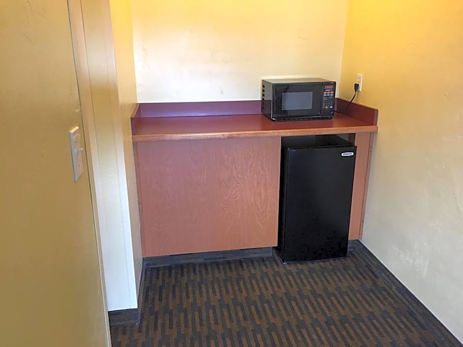 Howard Johnson by Wyndham San Diego Sea World