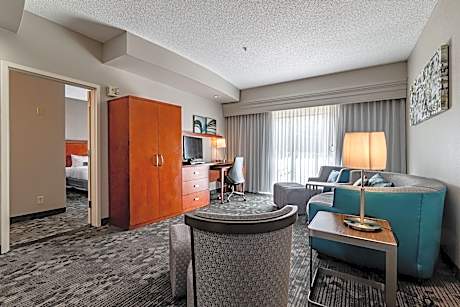 1 Bedroom 2 Room Suite, 1 King, Sofa Bed, Corner Room, Balcony