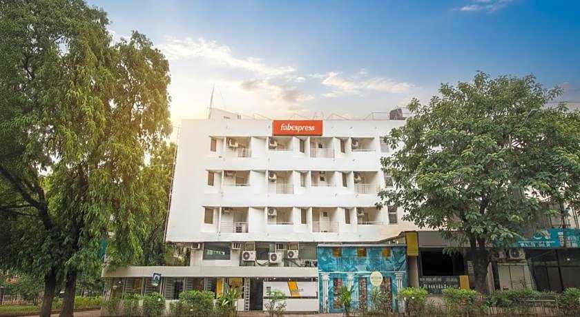 FabHotel Kalyan