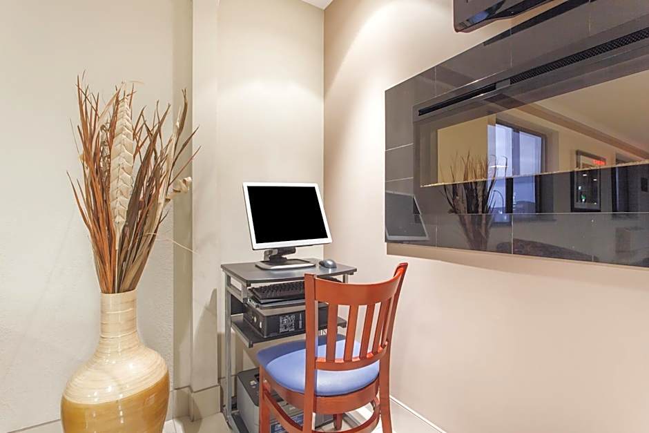 Super 8 by Wyndham Kamloops BC