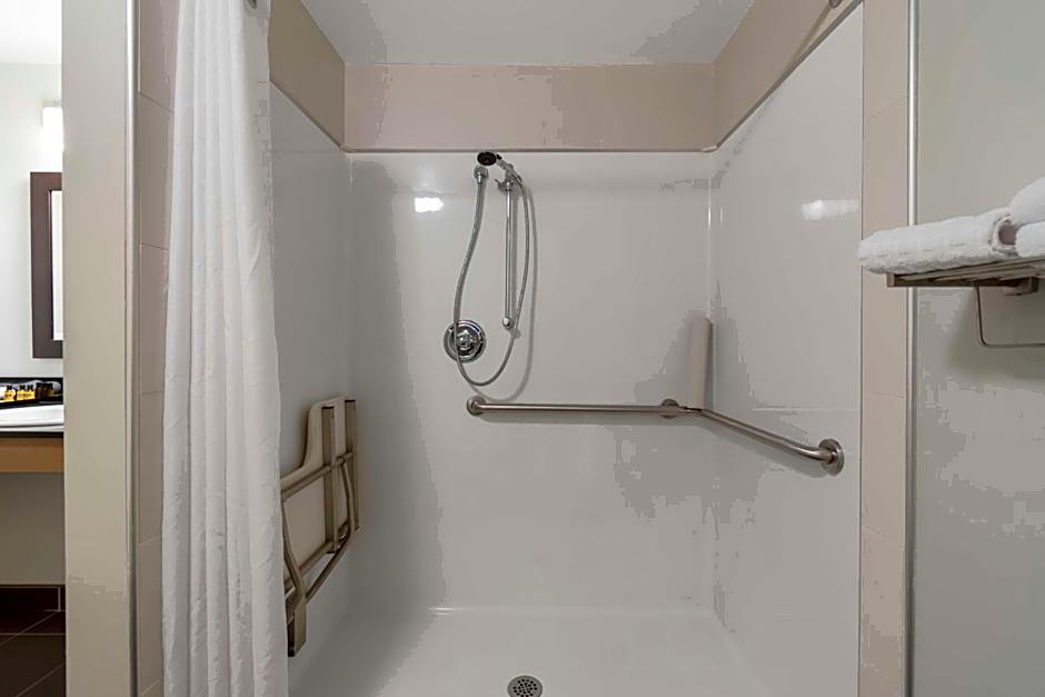 Best Western Plus Airport Inn & Suites