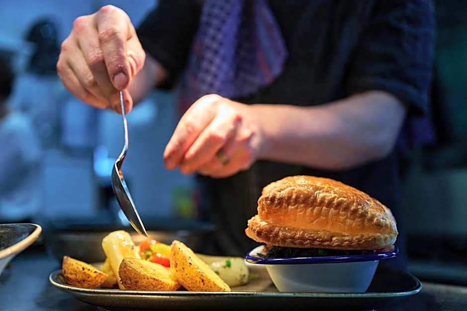 Berggasthaus Eggberge - Boutique Mountain Hotel - Access via Cablecar