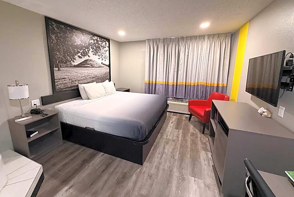 Super 8 by Wyndham Macomb