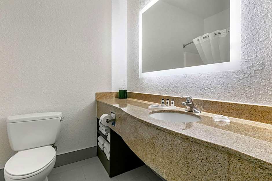 Clarion Pointe Columbus-Bradley Park