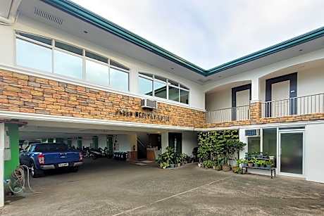 Green Meadows Hotel & Restaurant