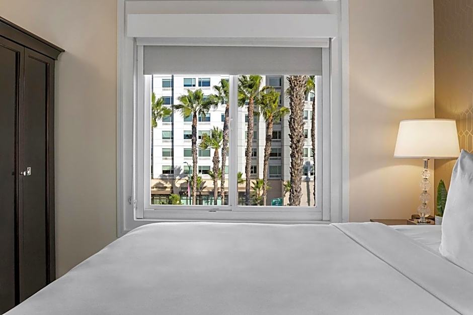 Peacock Suites
