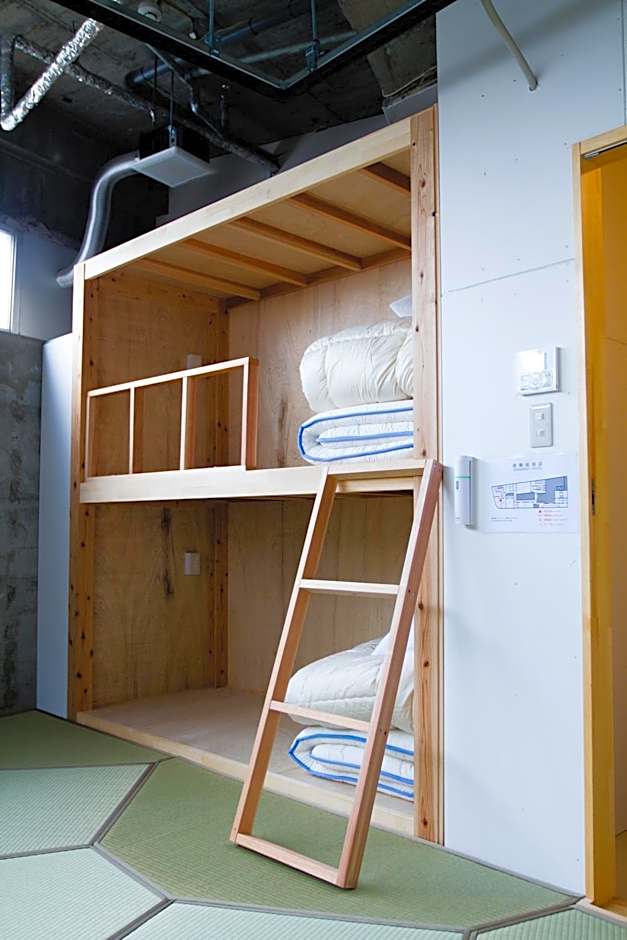 Hostel TangaTable