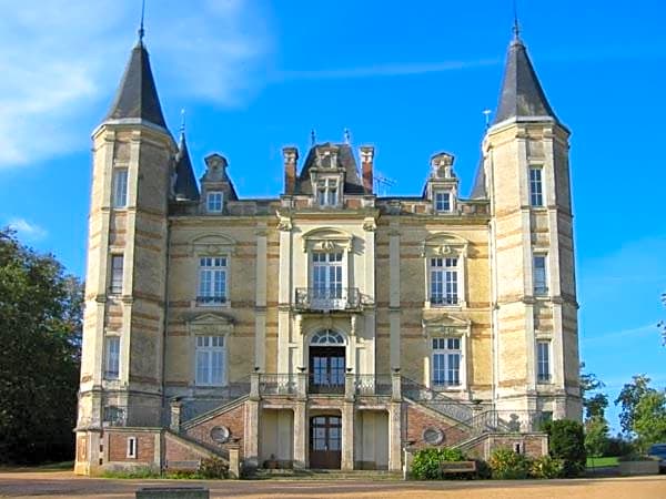Chateau De La Moriniere
