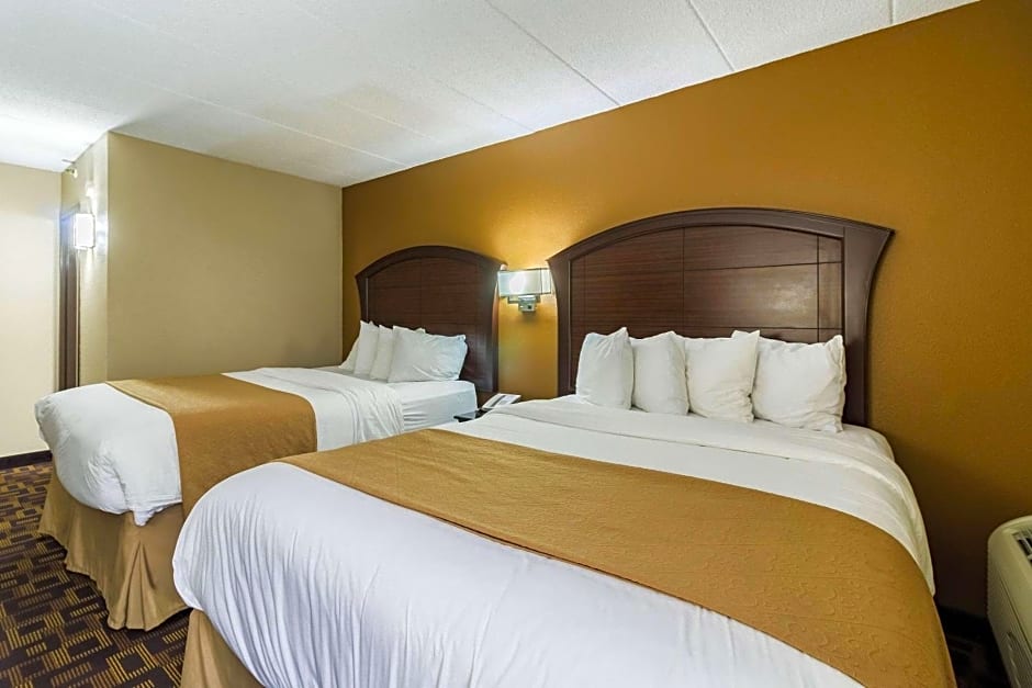 Quality Inn & Suites Arden Hills