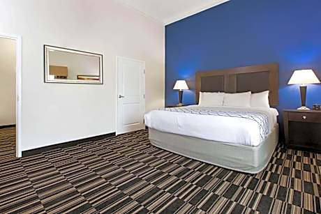 One-Bedroom King Suite - Non-Smoking