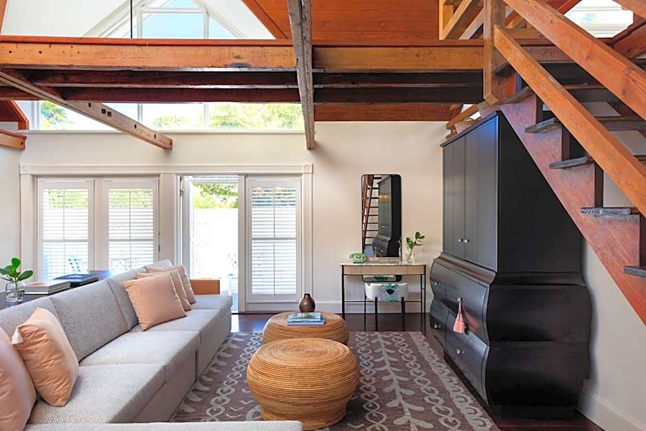 Lighthouse Hotel - Key West Historic Inns