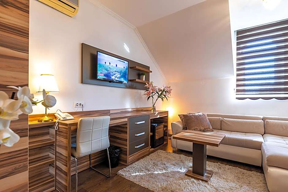 Garni Hotel Royal Crown