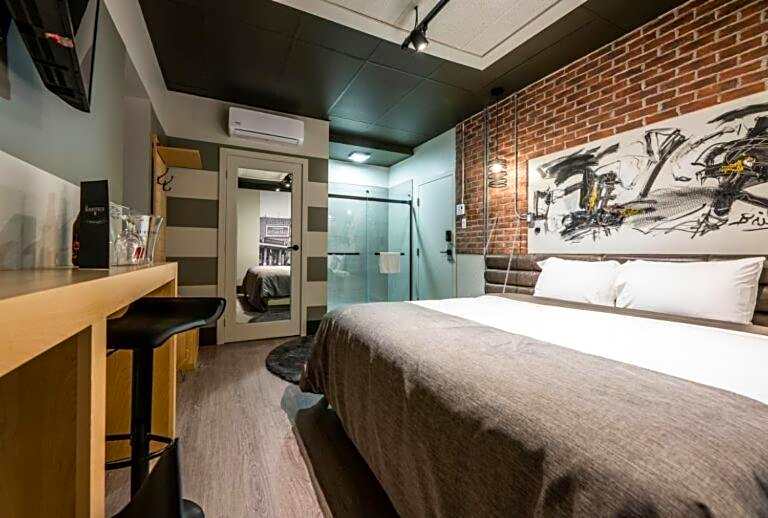 La Suite Hotel