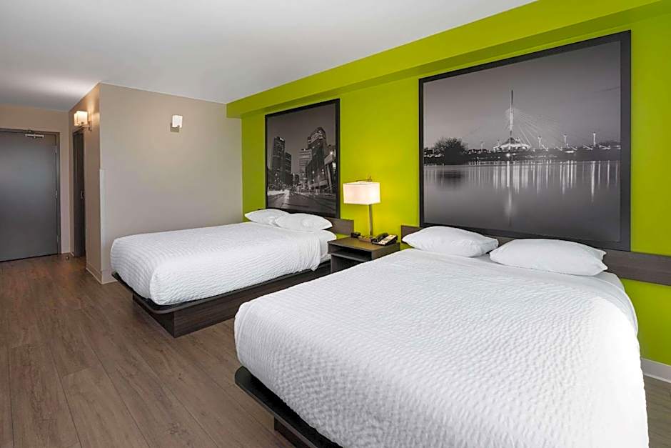 Super 8 by Wyndham Winnipeg East MB
