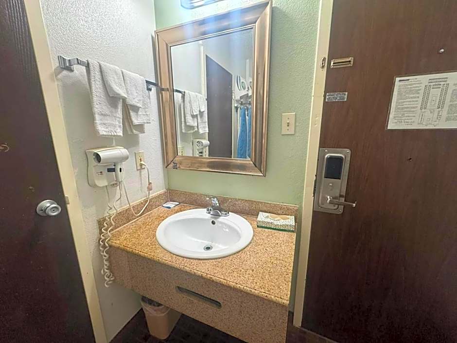 Express Inn & Suites