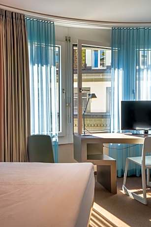 DESIGN  Twin Room