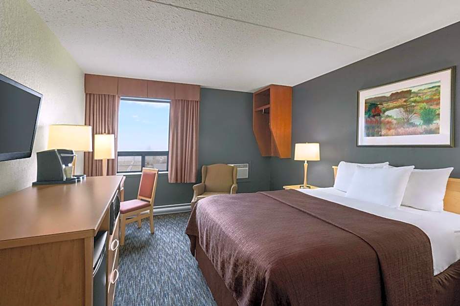 Travelodge by Wyndham Edmonton West