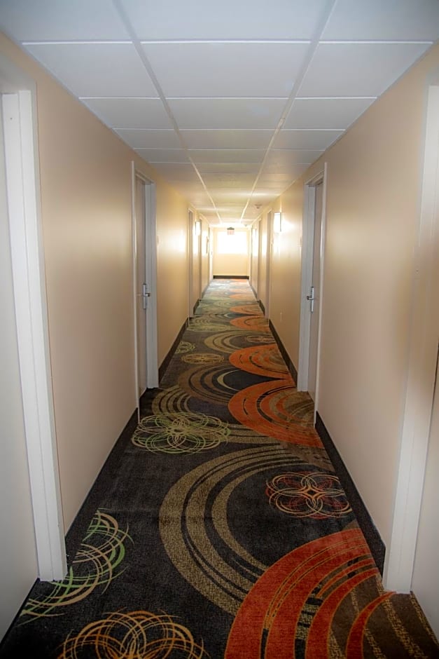Howard Johnson by Wyndham Allentown/Dorney Hotel & Suites