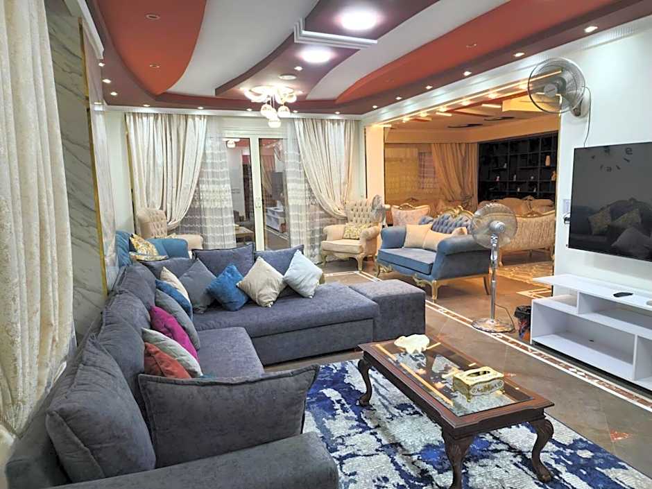 شقة فاخرة وفيو خرافى فى maadi