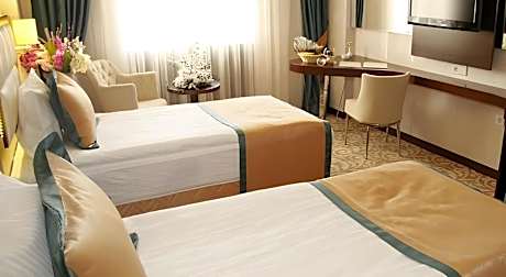 Family (1 Double Bed + 1 Single Bed)