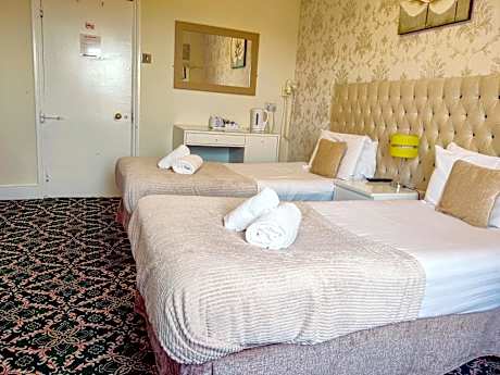 Economy Twin Room with Shared Bathroom