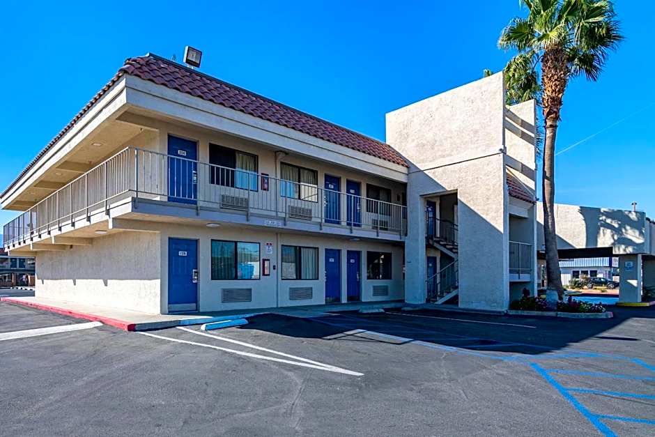 Rodeway Inn & Suites Thousand Palms - Rancho Mirage