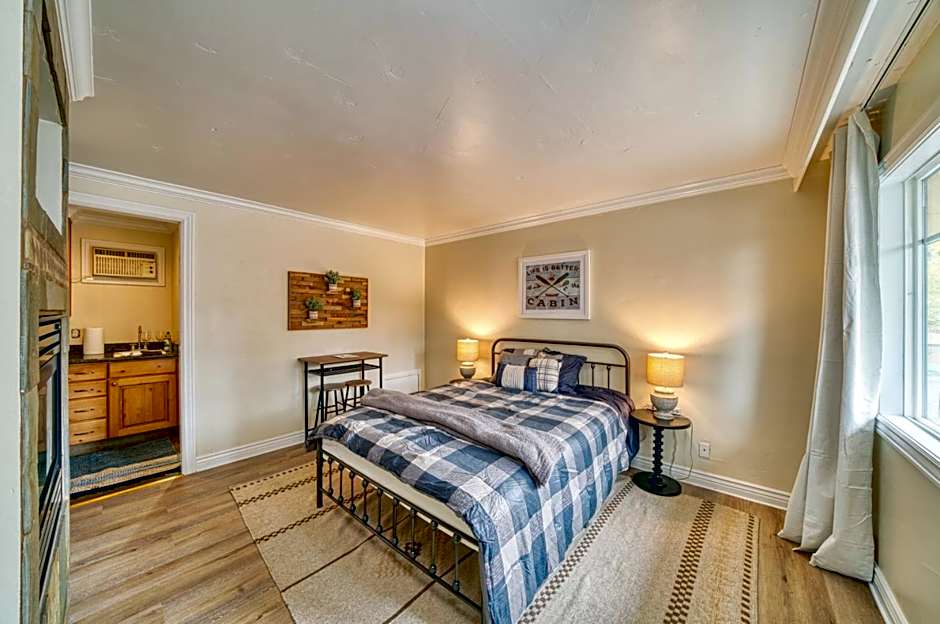 Moose and Maple Lodge