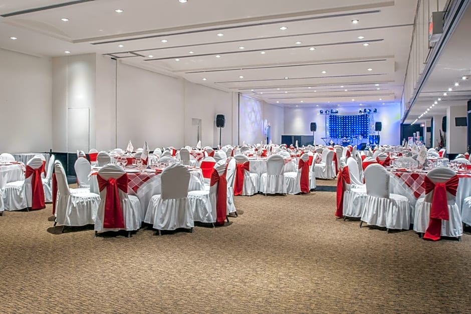 Crowne Plaza Toluca - Lancaster By IHG