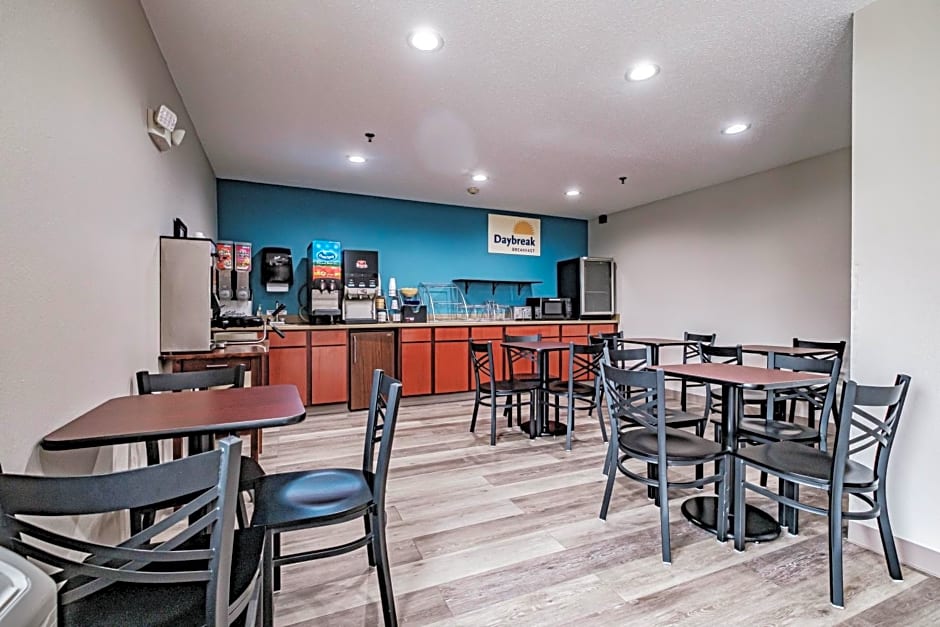 Days Inn by Wyndham Brunswick Bath Area