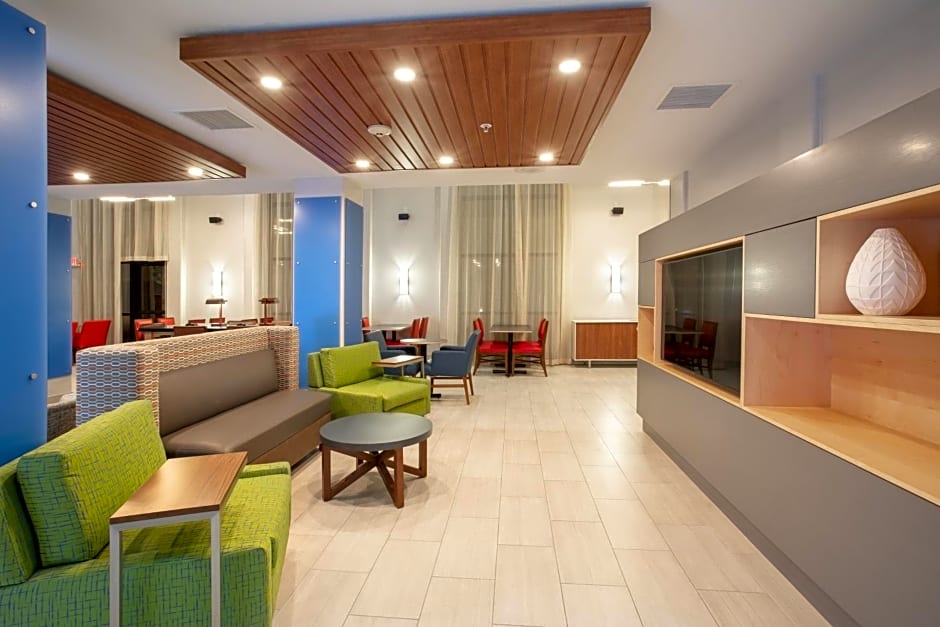 Holiday Inn Express Hotel & Suites Phoenix-Glendale