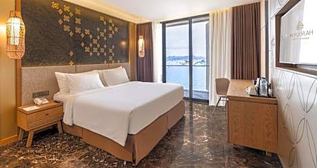 Signature Sea View King Bed