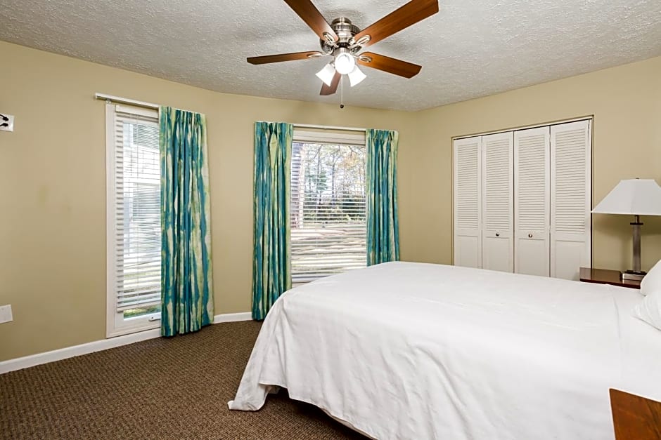 Country Club Villas