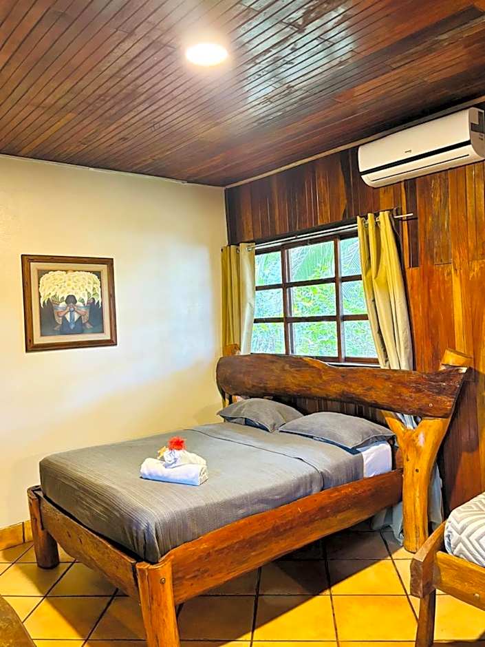 Hotel La Isla Inn