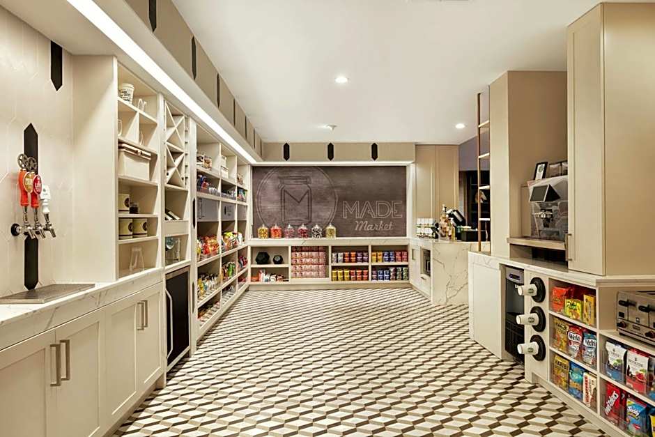 DoubleTree by Hilton McLean Tysons