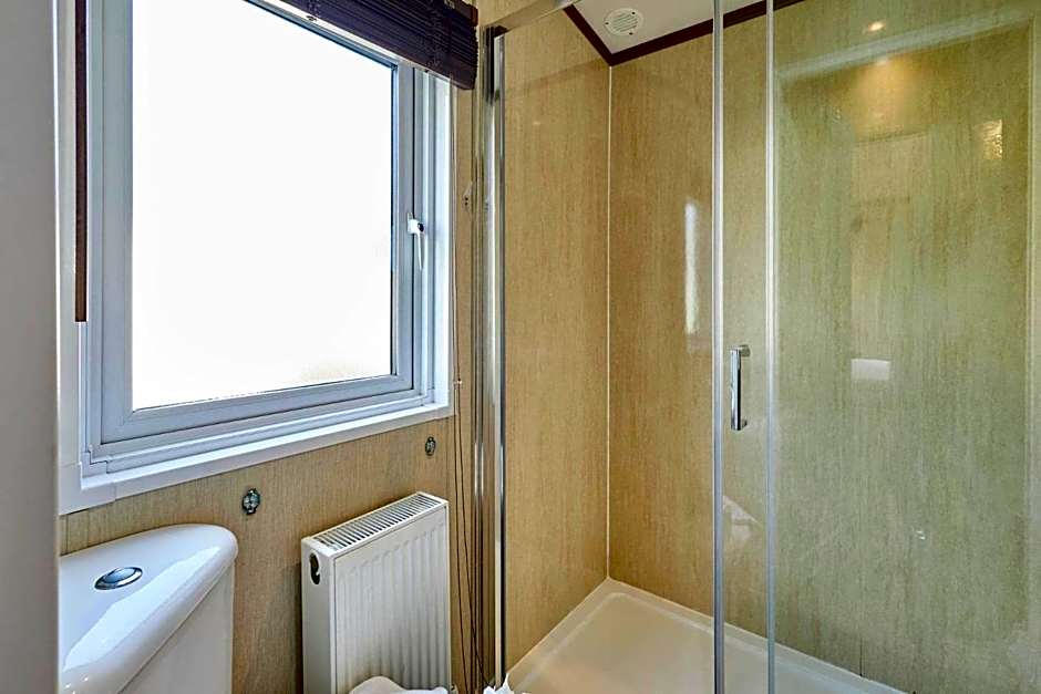 Lakeside Gem with Hot Tub