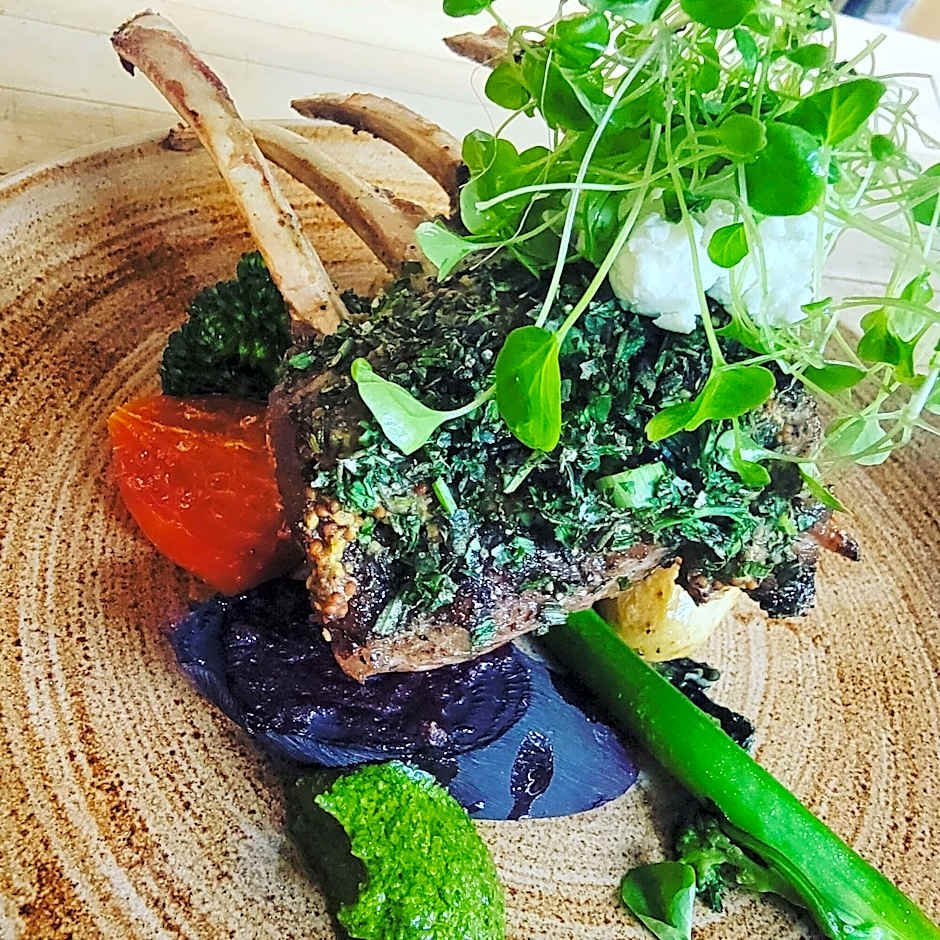 Storm Mountain Lodge Cabins Dining