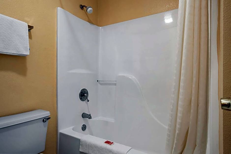 Econo Lodge Inn & Suites Evergreen