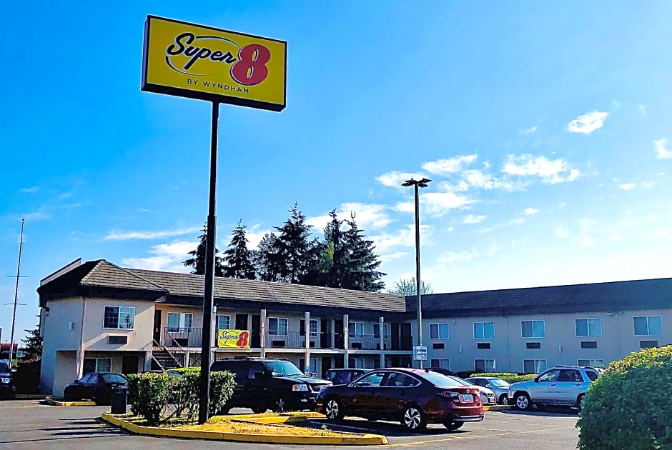 Super 8 by Wyndham Lynnwood