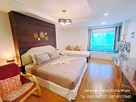 Family  Studio (2 Adutls +1 child)