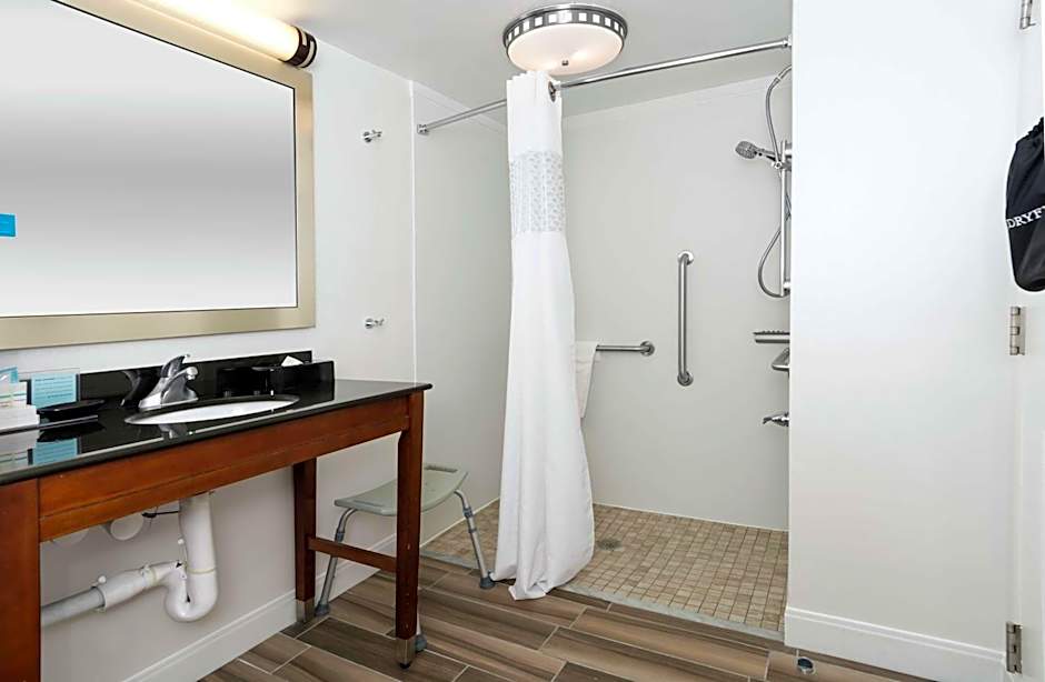 Hampton Inn & Suites Raleigh Cary Lenovo Center