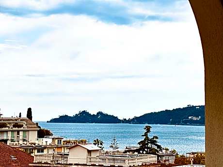 Double or Twin Room with Sea View