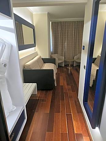 Suite with Hot Tub
