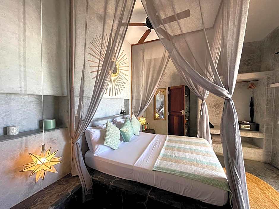 Joya' Beach Suites & Villa