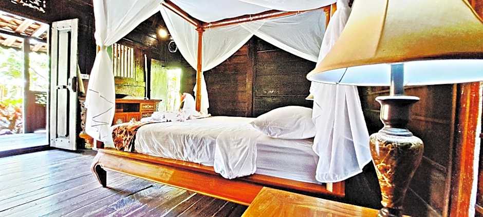 VILLA LE PETIT LEON "Authentic Traditional Wooden House"